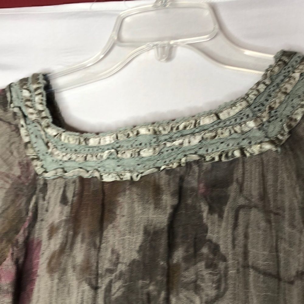 Blue Bird Light Weight 3/4 Sleeve Top. Siz… - Picture 8 of 10
